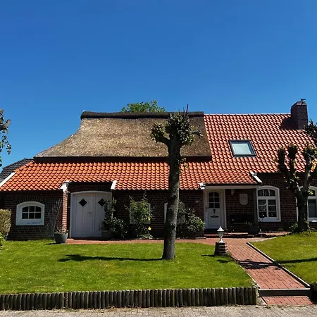 Holiday home Lindenhuus-urlaub Unter Einem Teilreetdach-terrasse - Nahe Norden-norddeich Osteel